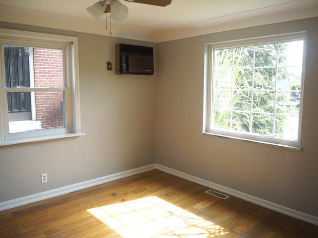 Dining Room. Panoramic view of Pershing Ave. - 329 Westview Ave