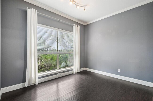 Building Photo - 6000-22 Shepherd Mountain Cove