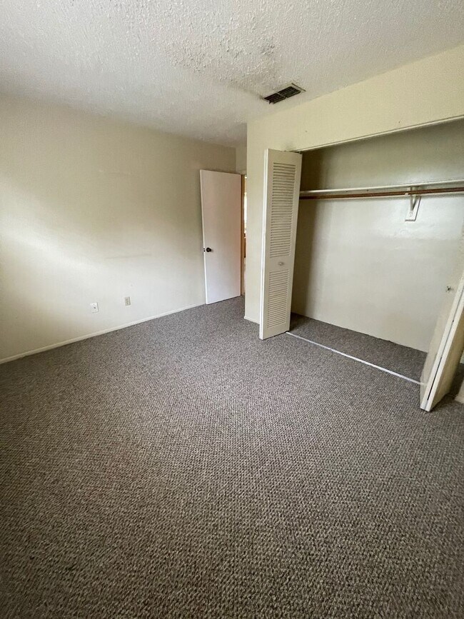 Building Photo - KNOX N