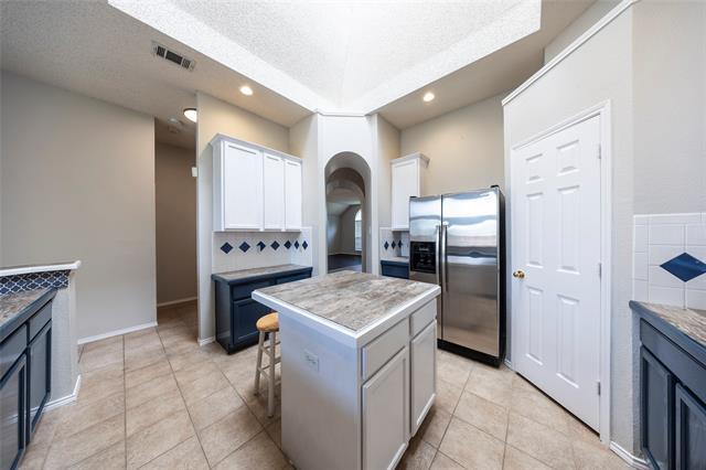 Building Photo - 10403 Joy Dr