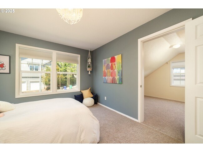 Building Photo - 5630 SW Kruse Ridge Dr