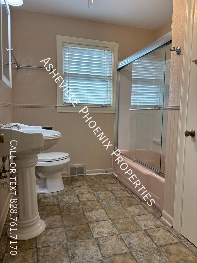 Building Photo - 68 Oak Hill Rd