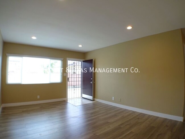 Building Photo - Wonderful 2 Bedroom Unit in Downey!