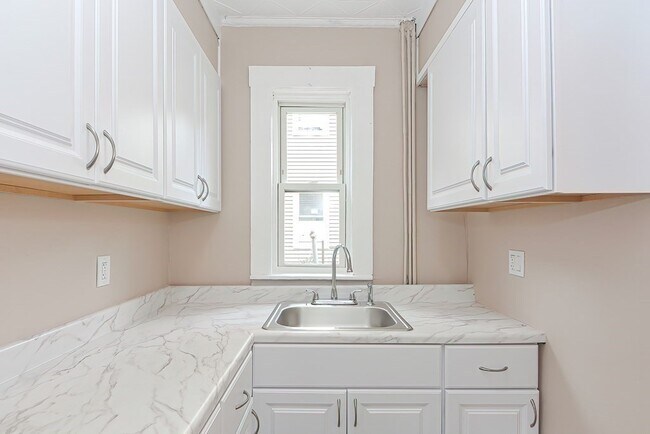 Building Photo - 78 Boisvert St