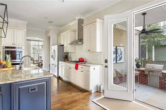 Building Photo - 582 St Charles Ave NE