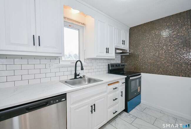 Building Photo - 421 Emmett St