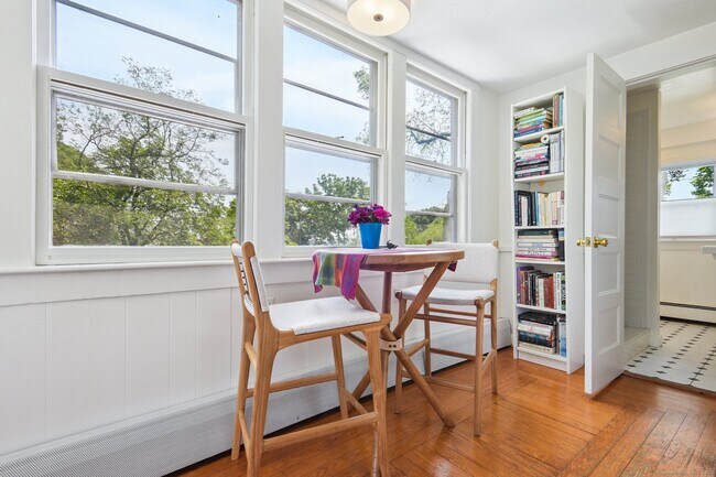 Building Photo - 24 Warren Ave