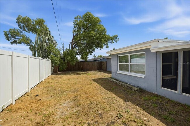 Building Photo - 3301 Rosefield Dr