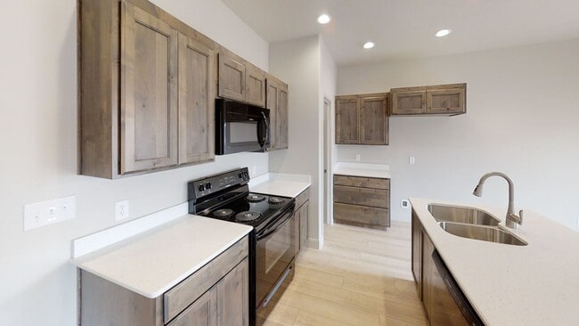 Building Photo - 3 bed 2.5 bath in  Townhome Spanish Fork