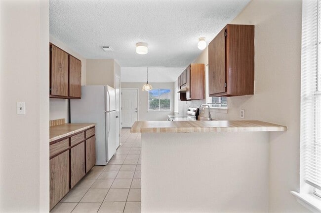 Building Photo - 23302 Summer Pine Dr