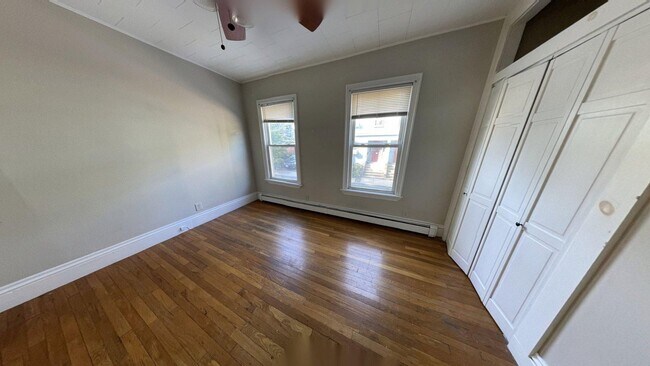 Building Photo - 204 River St