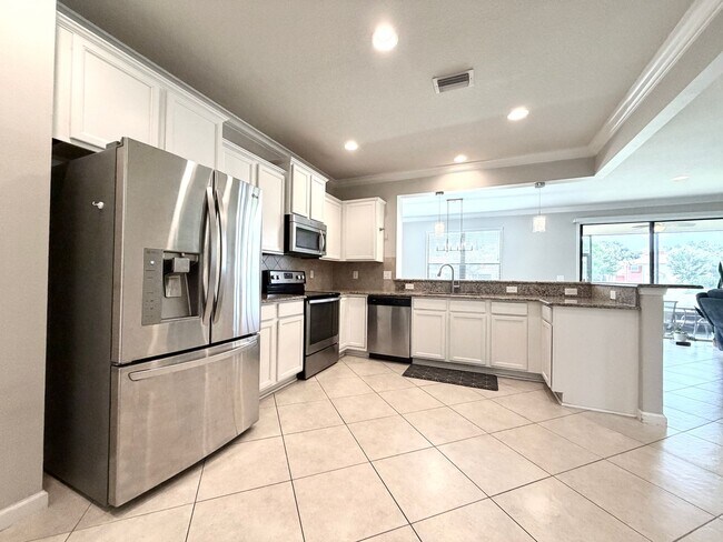Building Photo - 13527 Montecito Pl