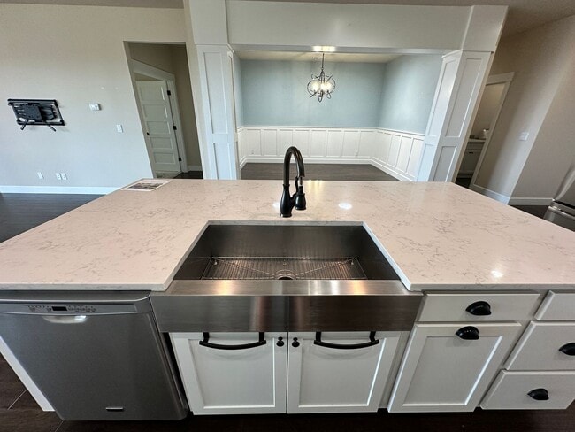 Building Photo - Gorgeous 4 Bedroom 2.5-Bath House in Tigar...