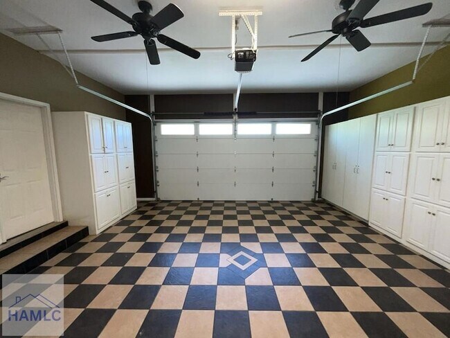 Building Photo - 380 Tremain Dr