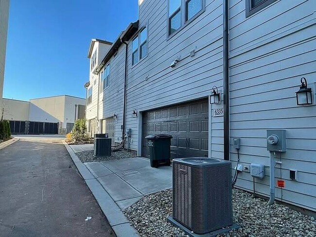 Building Photo - 6335 Southgrove St