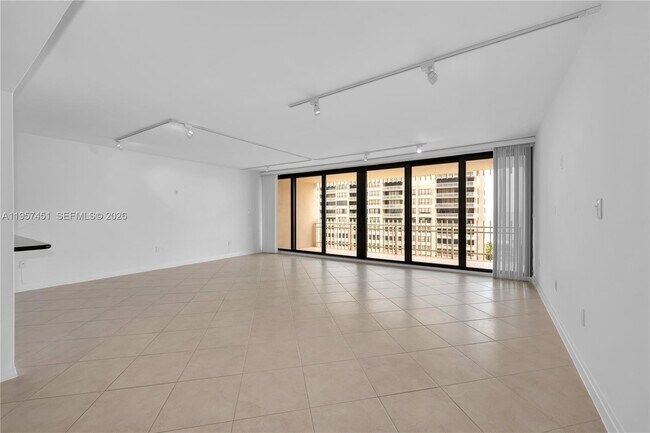 Building Photo - 2 Grove Isle Dr