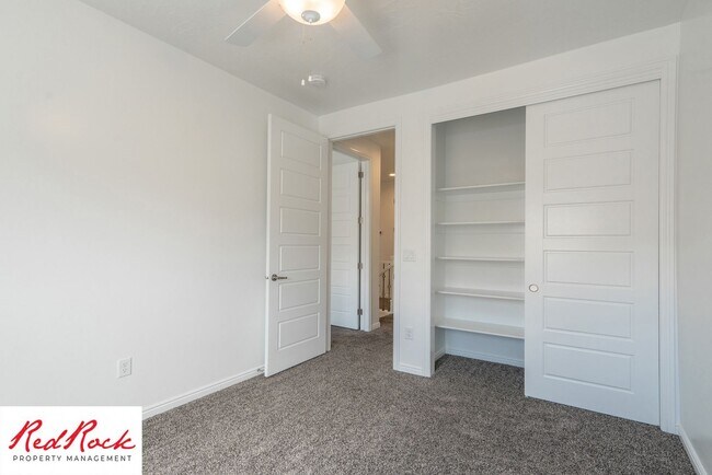 Building Photo - 3 Bedroom, 2.5 Bathroom Townhome in Ivins City