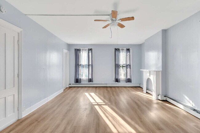 Building Photo - "Charming 3-Bed Oasis at 57 1/2 Saratoga Ave – Spacious 1250 Sq Ft in Waterford, NY!"