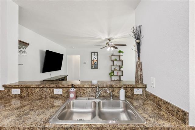 Building Photo - 10718 Edgewest Terrace