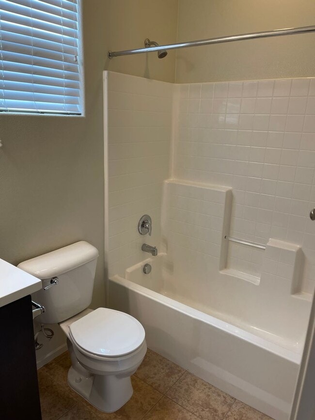 Building Photo - Modern 2-Bedroom Condo with Solar in the H...