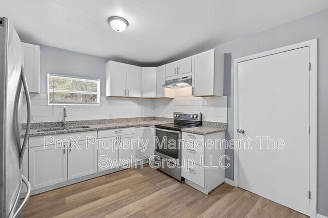 Building Photo - 515 S Charleston Ave