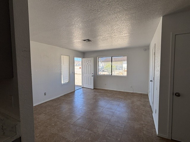 Building Photo - 2700 W Shauna Dr