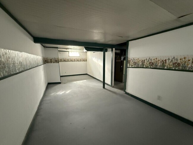 Building Photo - 1410 Bradley Ave