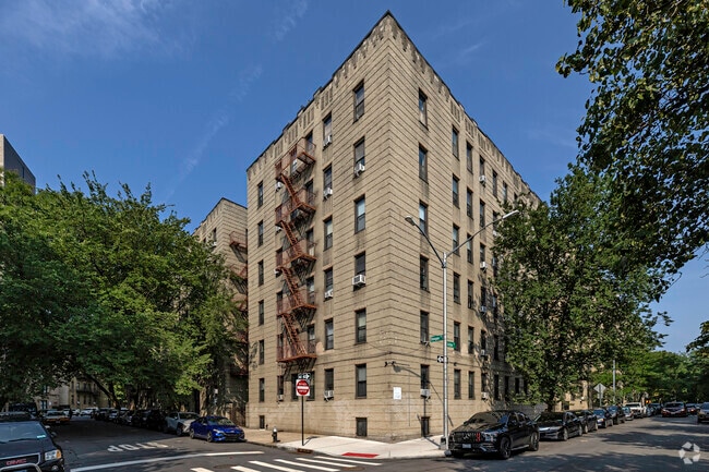 Building Photo - 30 Dongan Place