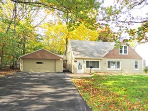Building Photo - 3 Bed - 1.5 Bath Bungalow for Rent in Eastlake | Enchanting!