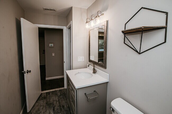 Building Photo - 3-Bedroom with 2 Full Baths Home in Charleston – Spacious 1,752 Sq