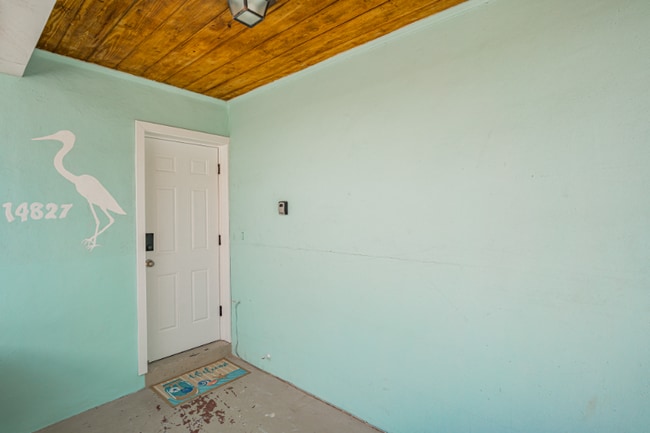Building Photo - 14827 N Bayshore Dr