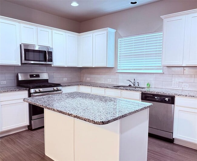 Building Photo - 805 Durness Dr