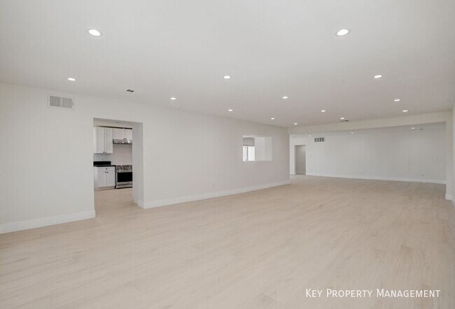 Building Photo - 3962 Euclid St