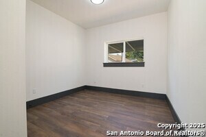 Building Photo - 207 Loretta Pl