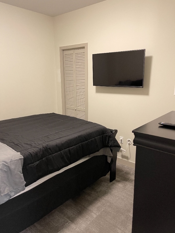 Building Photo - 1417 W 9th St