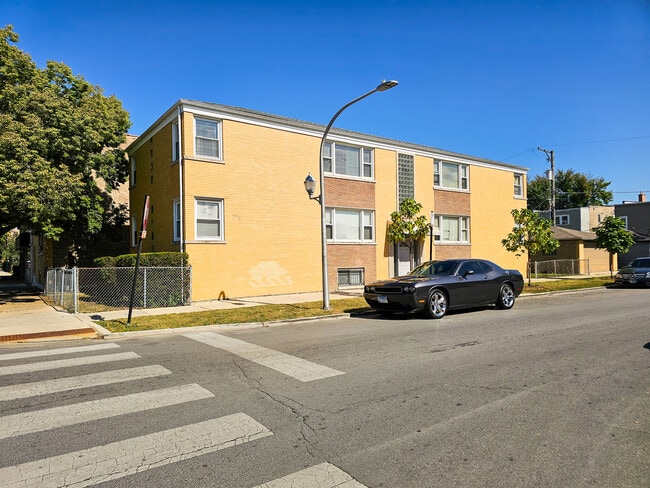 Primary Photo - 5950 W Schubert Ave