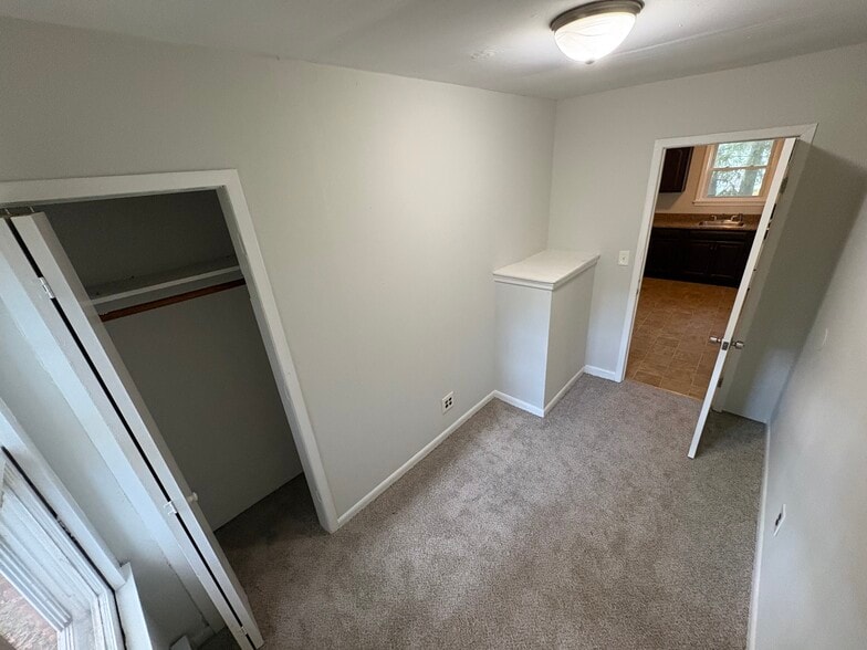 Building Photo - 2 Seawanhaka Ave