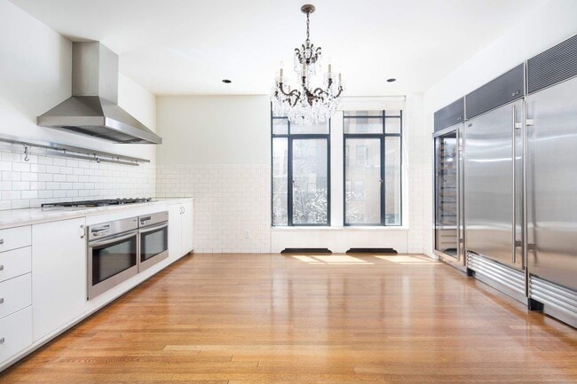 Building Photo - 47 E 91st St
