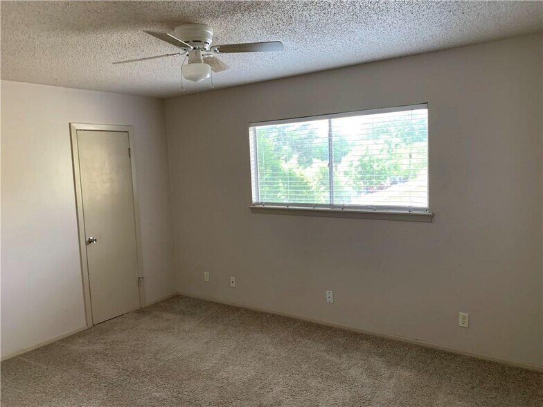 Building Photo - 7204 Creekside Dr