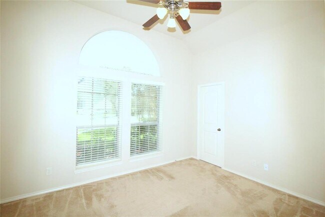 Building Photo - 2801 Enchanted Lake Dr