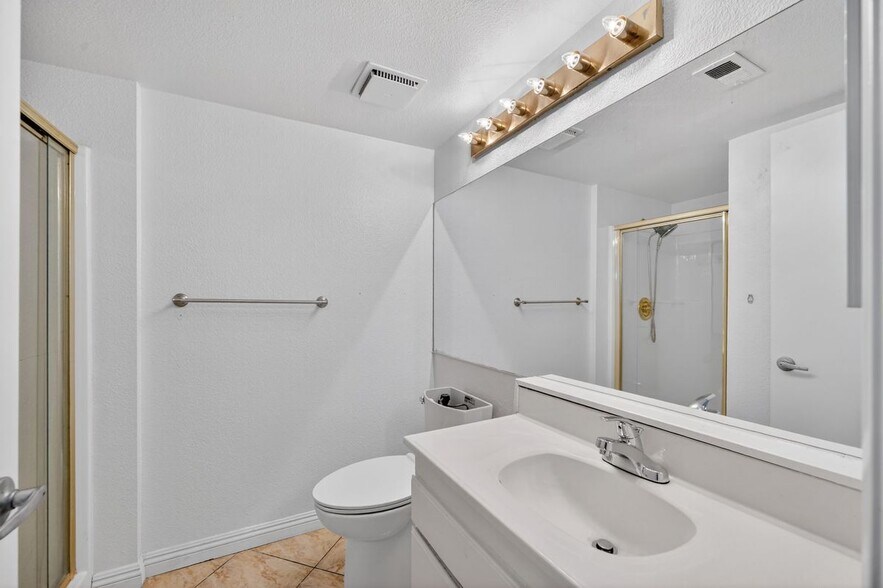 Building Photo - 389 Summer Creek Ct