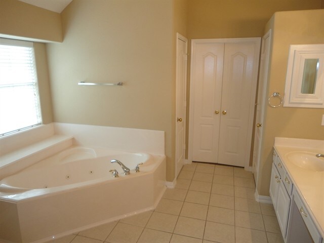 Building Photo - 17302 Lonesome Dove Trl