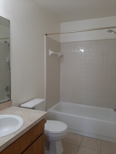 Building Photo - 4007 Madison Dr