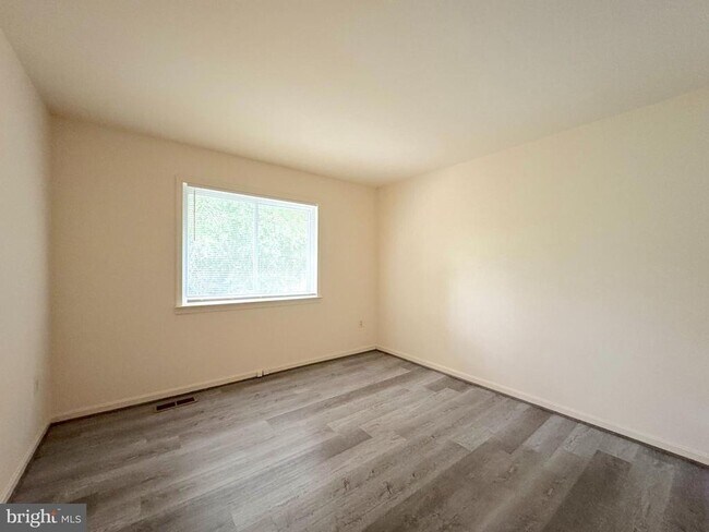 Building Photo - 4657 Logsdon Dr