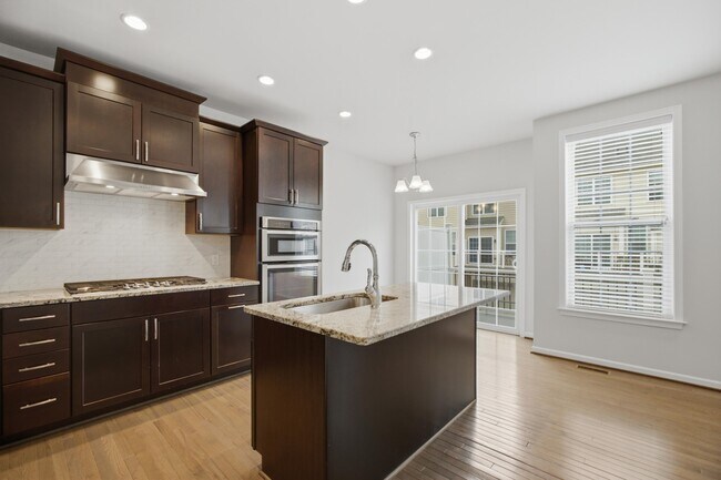 Building Photo - 2780 Ashcombe Dr.