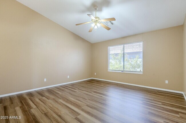 Building Photo - 2117 W Renaissance Ave