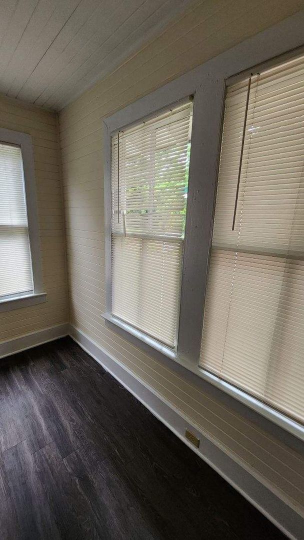 Building Photo - 1 Bedroom Apartment near Lake Olmstead