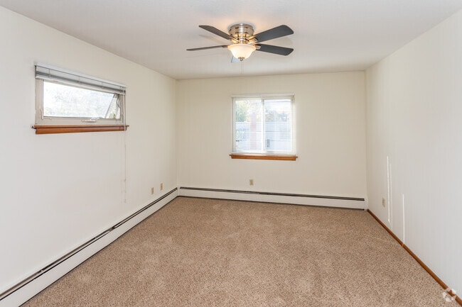 1BR, 1BA - 738SF - Bryant Ave Apartments | 2300