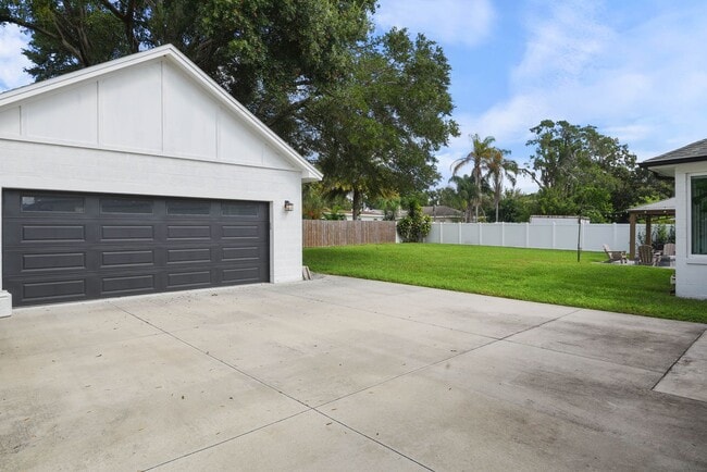 Building Photo - Luxurious living in Winter Park