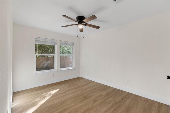 Building Photo - 10808 Ridgeway St